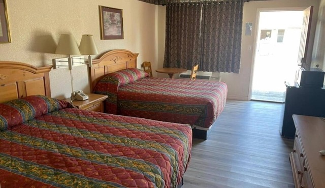 Parking Included, Walk to Dining & Enjoy Lake Corpus Area