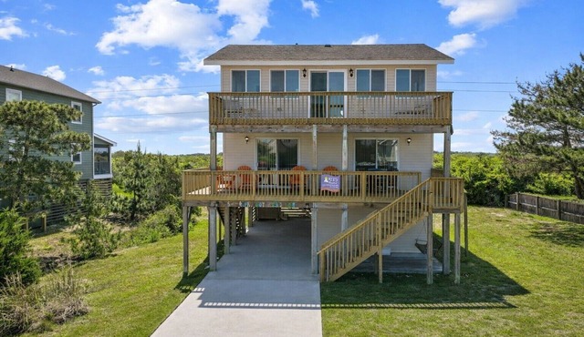 Parrothead Inn 4 Bedroom 2 Bath Semi-Oceanfront Home in Nags Head