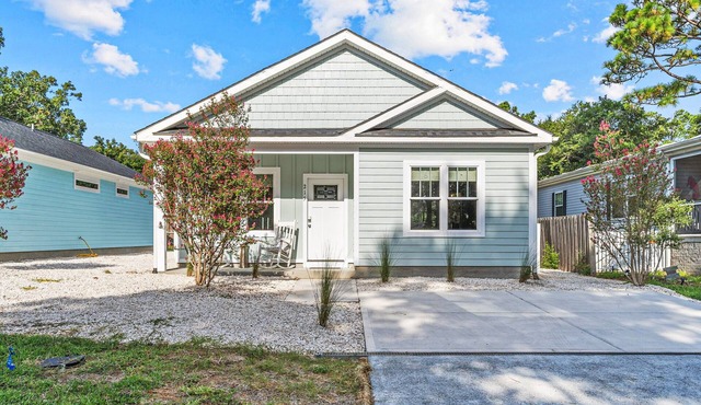 Pawsitive Island Escape: Dog Friendly, Fenced Yard