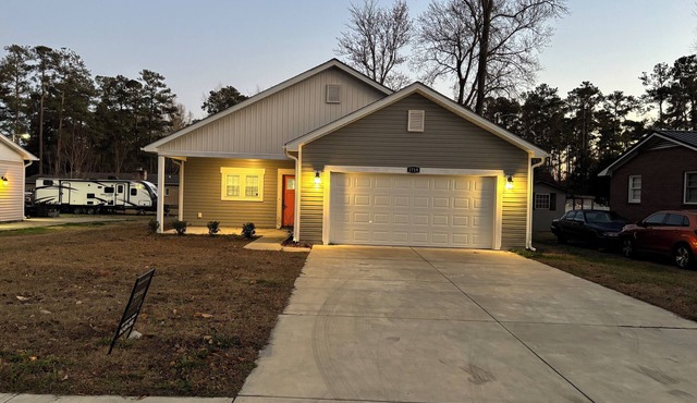 Peaceful 3-bedroom house with updated kitchen in charming Conway