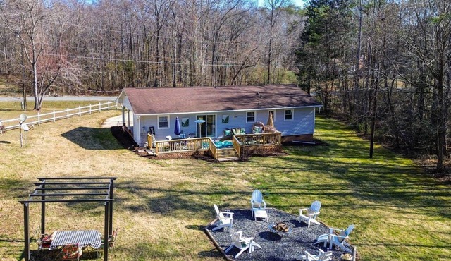 Peaceful 3BR Eden Home ,Fire Pit, Workspace,and Work Vehicle Parking!