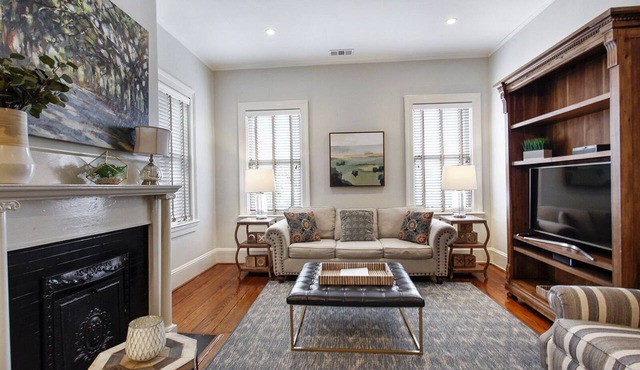 Peaceful & Beautiful Upper Apt! 2 Private Balconies!
