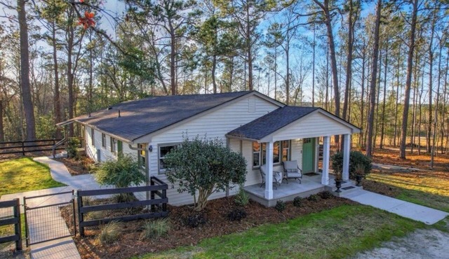 Peaceful farmette in charming Aiken with WiFi, AC
