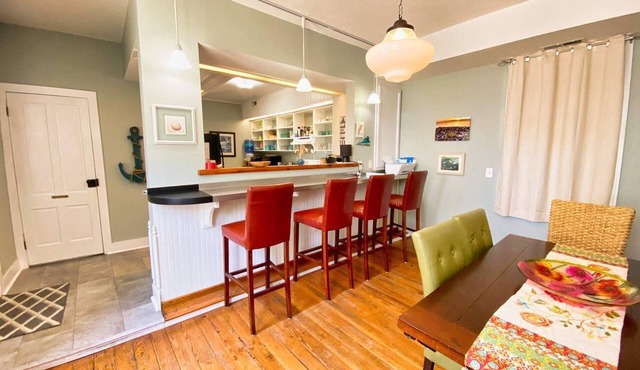 Pelican Place Home, Steps from Beach & Shops