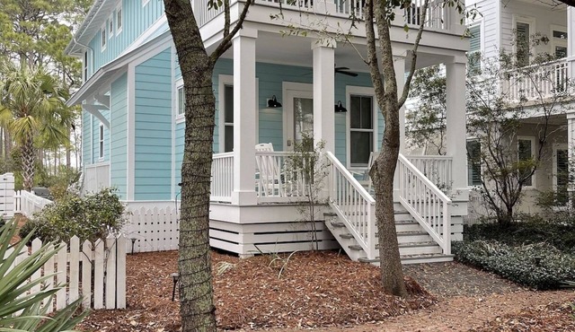 Perfect Carillon Beach Family Cottage located in the charming Cottage District