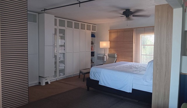 Perfect studio with AC in nice Spring Hill location