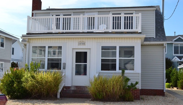 Pet Friendly, Classic 1950s style 4 bedroom 3 full bath Stone Harbor beach house, just one block from the ocean and 7 blocks from 96th street.