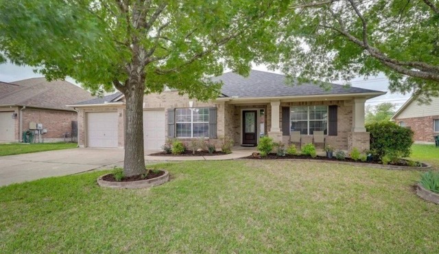 Pet-Friendly home in Round Rock Escape w/Hot Tub. Two miles from Kalahari