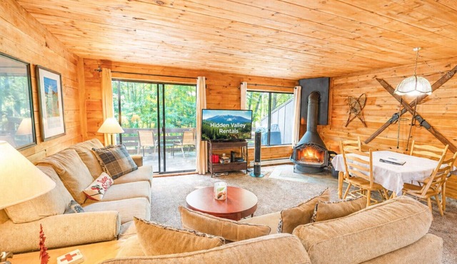 Pet-Friendly, Pool Access, Walk to Lake