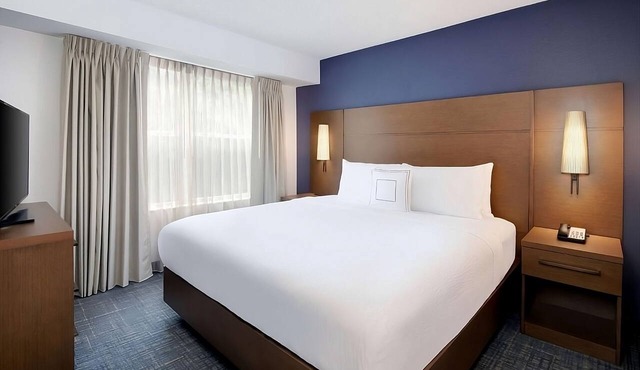 Pet-friendly Property! Relaxing 2BR Suites with Full Kitchen, Free Breakfast!