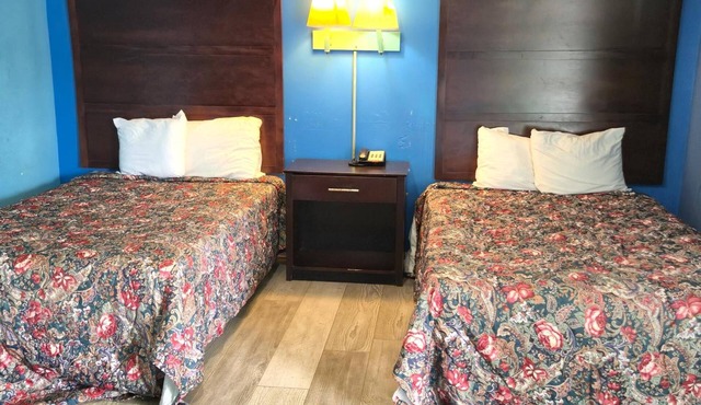 Pet-Friendly Room Perfect for Stopovers, Near Local Dining & Popular Landmarks