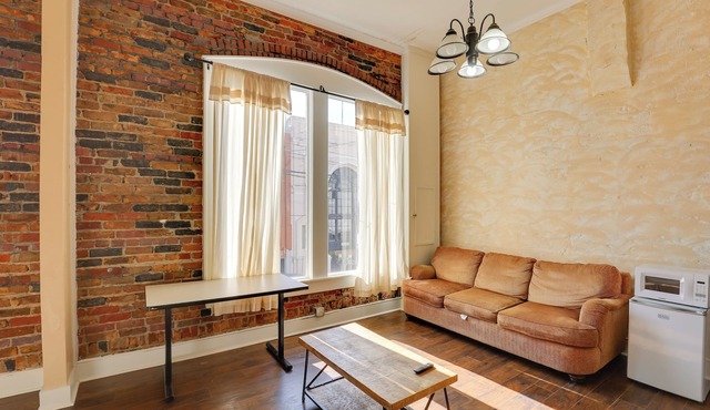 Pet-Friendly Studio in Historic Dtwn Marshall!