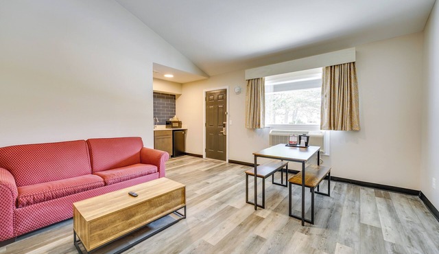 Pet-Friendly Studio Near Lighthouse Beach!