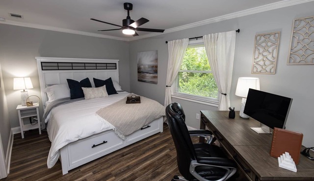 Pines at 5 Corporate Furnished Rentals Suite 121