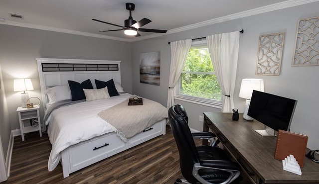 Pines at 5 Corporate Furnished Rentals Suite 222