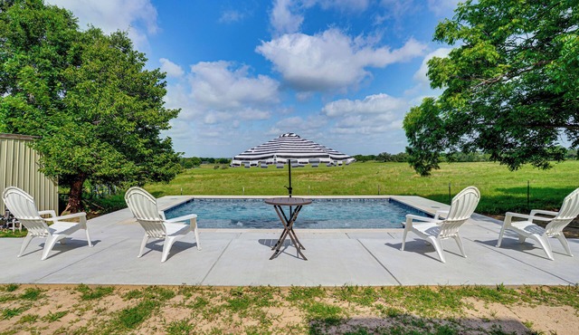 Pool, Fire Pit! Farm Retreat Near Dwtn Weatherford