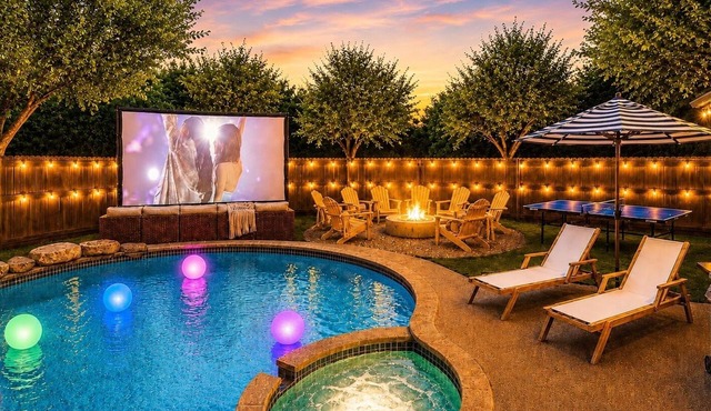 Pool, Hot Tub, Huge Outdoor Theater, Mini Golf, Bowling, BBQ, Fire Pit,Sleeps 19