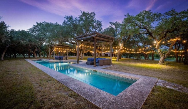 Pool, Tennis & Pickleball Ultimate Hill Country Retreat| Creek| Sleeps 10