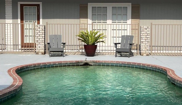 Pool | Walk to LSU | WD | TV in bedroom | Gated