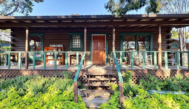 Porches on Travis. An easy walk to Lake Travis, easy drive to Austin attractions