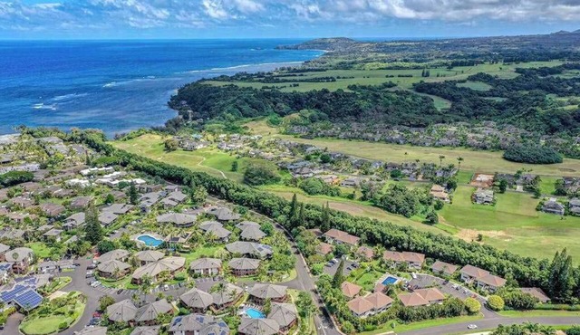 Princeville Studio with Shared Pool, Fast WiFi, AC & Mtn Views