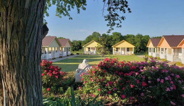 Pristine, fragrance free, countryside cottage & Wellness Center on 20 acres.