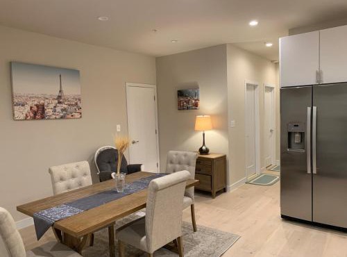 Private 2BR Apartment - Free Off Street Parking, Fast Wi-Fi & Laundry