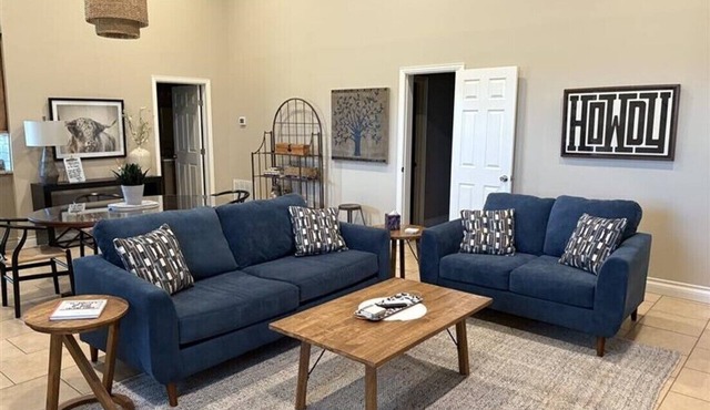 PRIVATE! 900 SF Charming & Spacious Barn-dominium Experience
