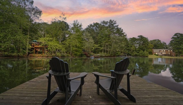 Private Deck Retreat Near Atlanta Attractions