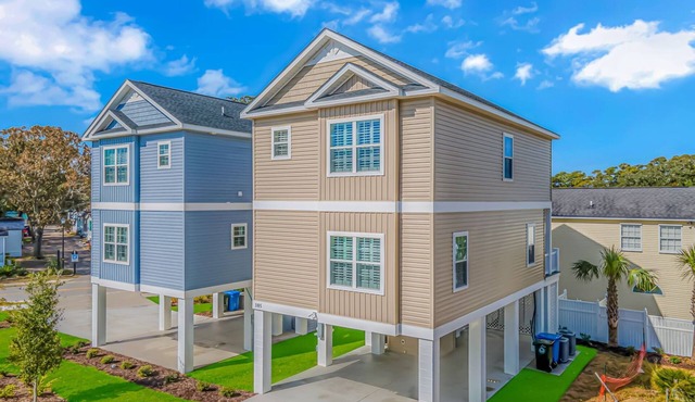 PRIVATE HOT TUB, steps from the beach, boardwalk and many other attractions.