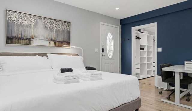 Private King Suite - Springfield METRO