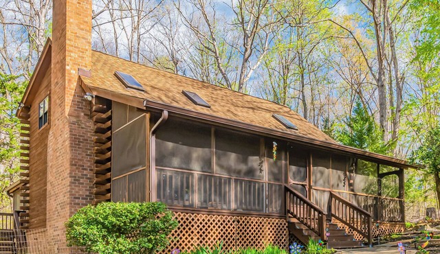 Private Log Cabin with Hot Tub, Fire Pit & Porch