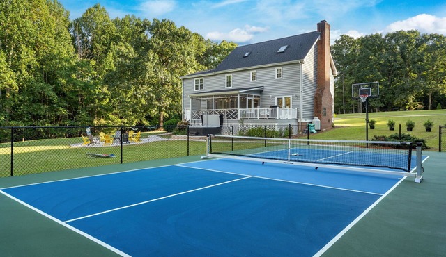 Private Pickleball Retreat Near Raleigh w/Hot Tub + Sleeps 14