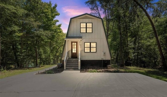 Private retreat on Lake Hartwell
