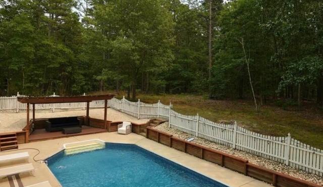 Private spacious home perfect for your getaway!! in Hamilton