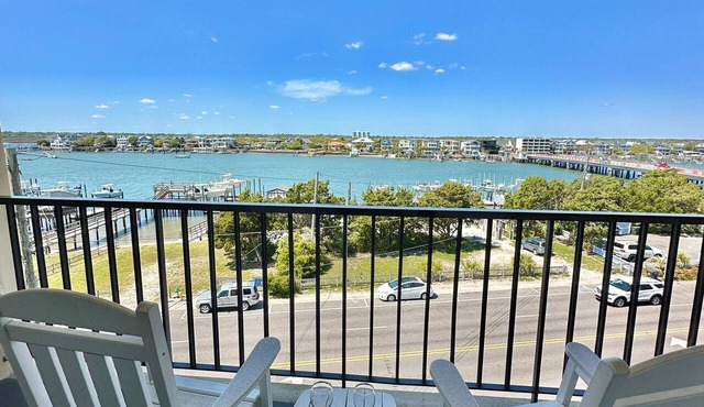 Private Wrightsville Beach Retreat - Channel View!