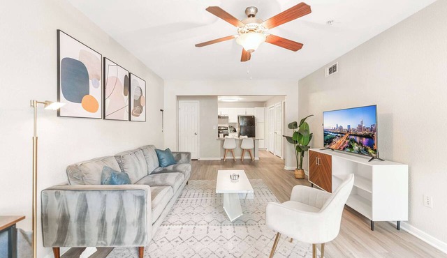 Quaint 2BR King Suite w Gym& close to DT