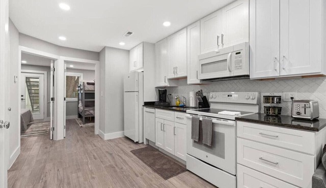 Quaint City flat+Urban Oasis+NearCapitol Hill+PRKG