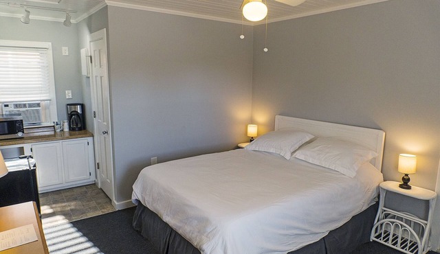 Queen Room | 10 | Pet Friendly