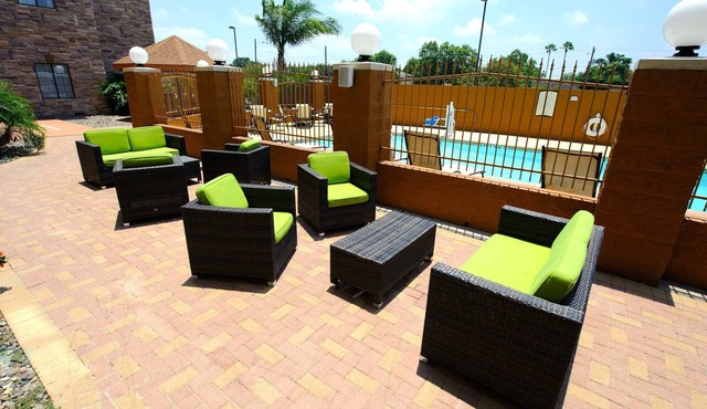 Queen Studio Just a Few Miles from Area Beaches | Free Breakfast!