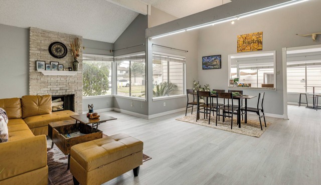 Quick Hwy Access: Family Retreat in Houston
