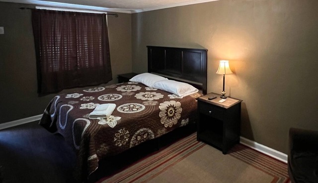 Quiet 1 bedroom/1 bath hotel room