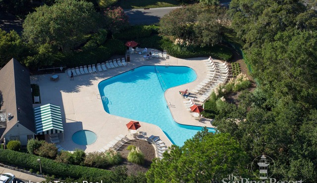 Recently renovated Golf View Villa w/Full Kitchen & Private Patio