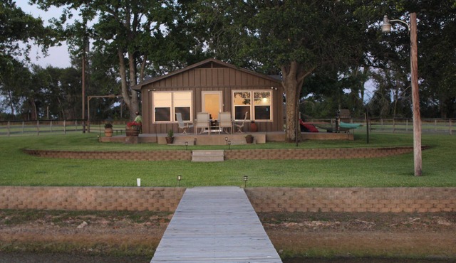 Relax and unwind at Lake Side Cabin