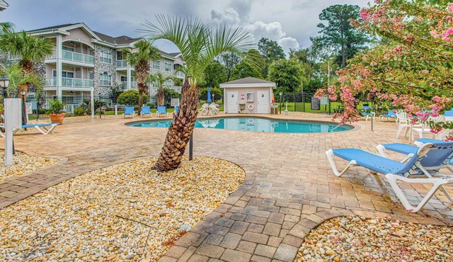 Relax Poolside & Golf! Myrtle Beach Resort Condo