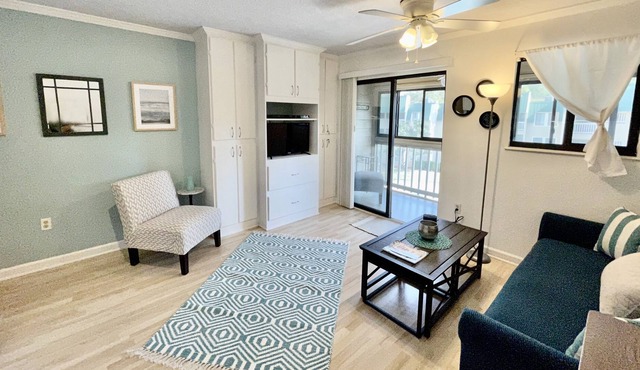 Relaxing Beachfront Getaway in a Private Gated Resort - Weekly/Monthly Discounts