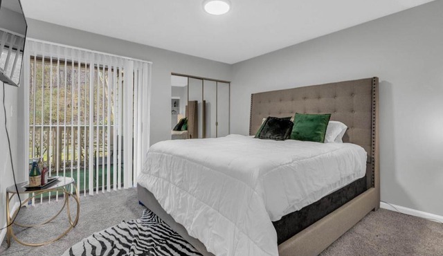 RELAXING & Cozy Unit with king bed