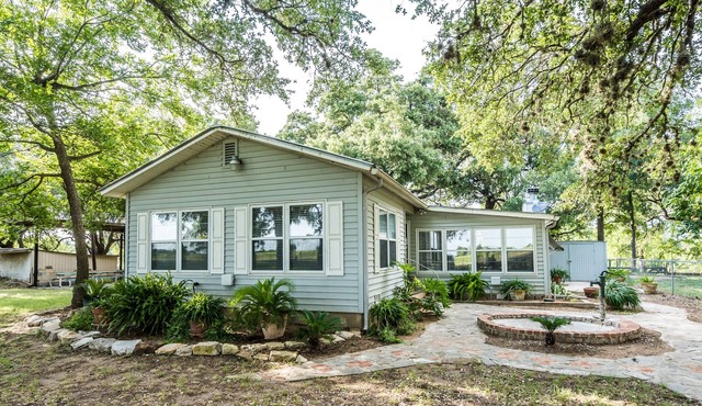 Relaxing Pedernales River Haus with river frontage and hot tub!