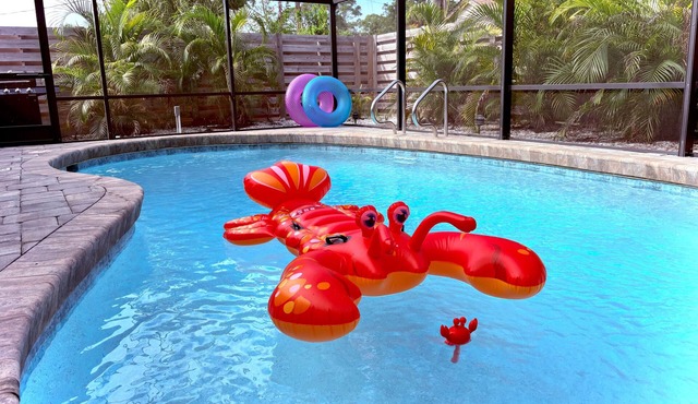 Relaxing Poolside- a Private Oasis -heated pool- 7min to beach-2 King beds in Venice