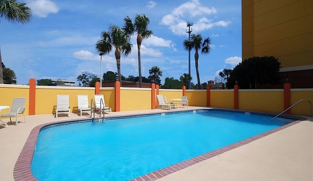 Relaxing Stay Minutes from Jacksonville Beaches & Downtown! Pool & Parking!